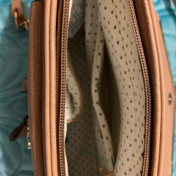 I’m selling a beautiful tan purse - Picture 5 of 7